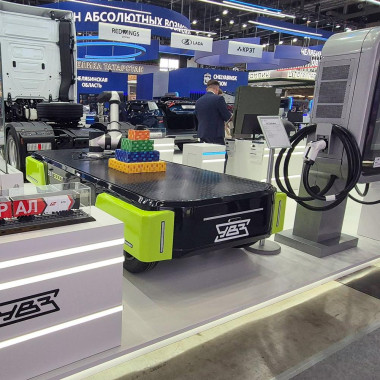 Concern Uralvagonzavod First Showed a Self-Contained Robotic Arm Platform at Innoprom