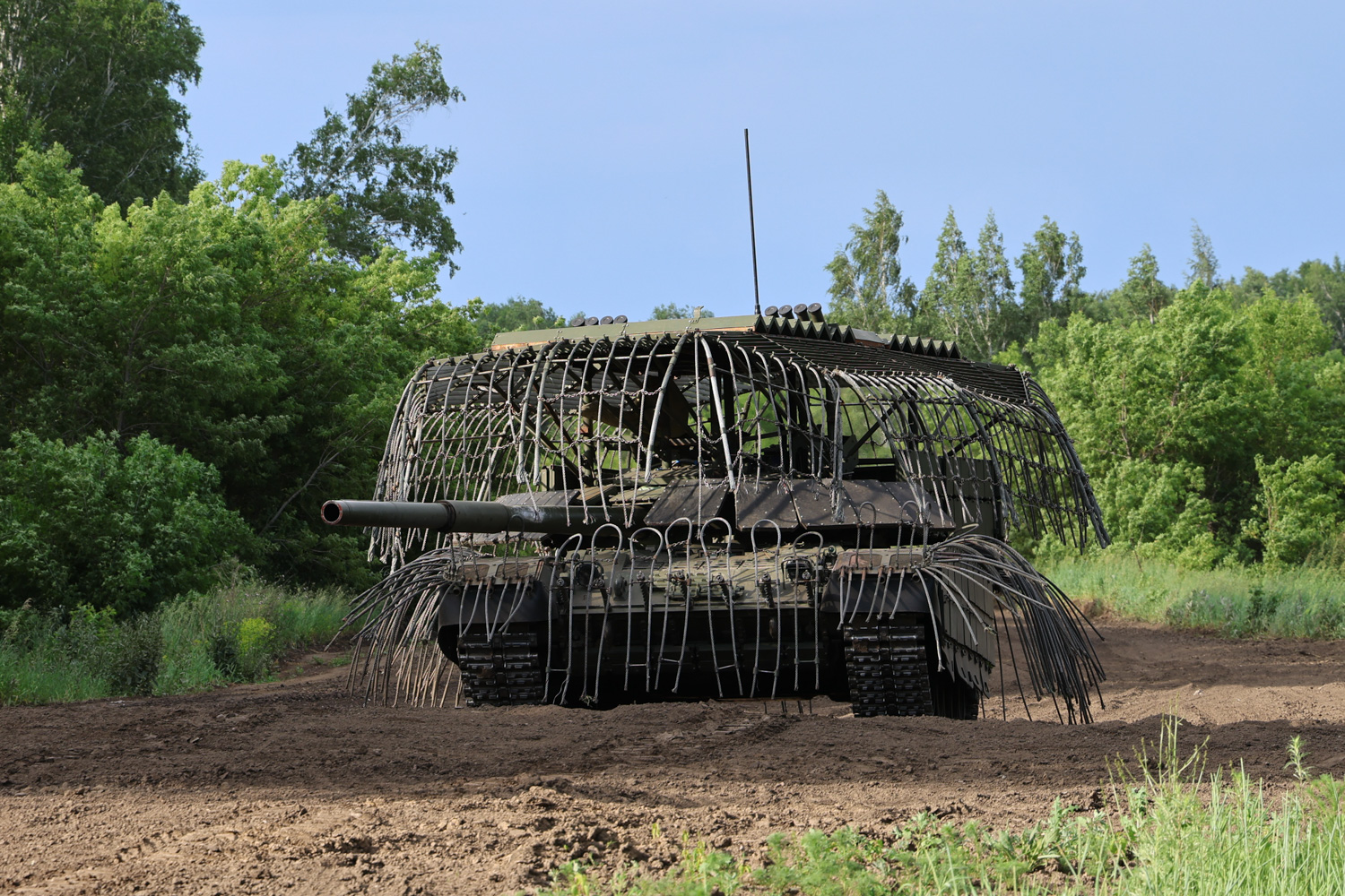 UVZ Concern Starts Providing the Т-80BVM Tanks with New Additional Antidrone Protection