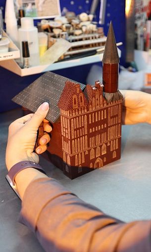 Янтарный комбинат создал уникальные шкатулки с символами Калининградской области