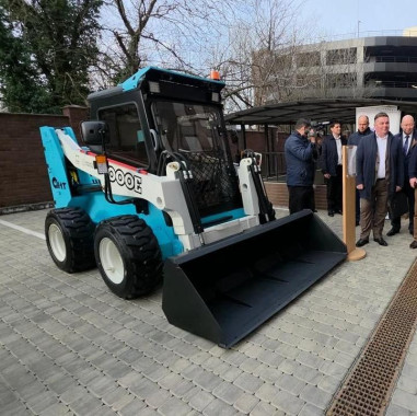 «Высокоточные комплексы» представили электрический мини-погрузчик АНТ 1000Е в Краснодарском крае