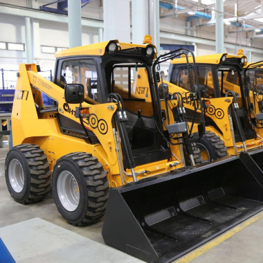 Ковровский электромеханический завод поставил заказчику партию мини-погрузчиков АНТ