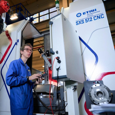 Ростех создал первый отечественный шлифовальный станок для обработки критически важных деталей авиадвигателей