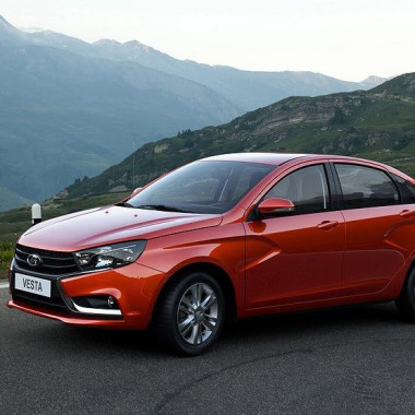 Модели LADA признаны автомобилями года в России