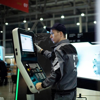 Академия Ростеха помогает подготовить тысячи специалистов для цифровизации промышленности