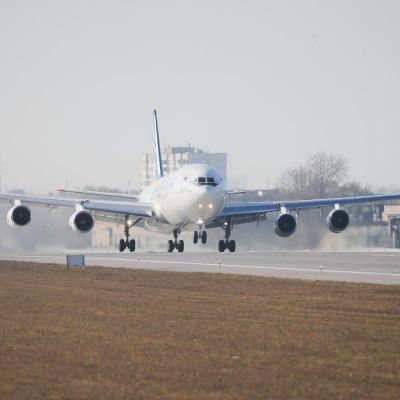 Первый полет широкофюзеляжного дальнемагистрального самолета Ил-96-400М
