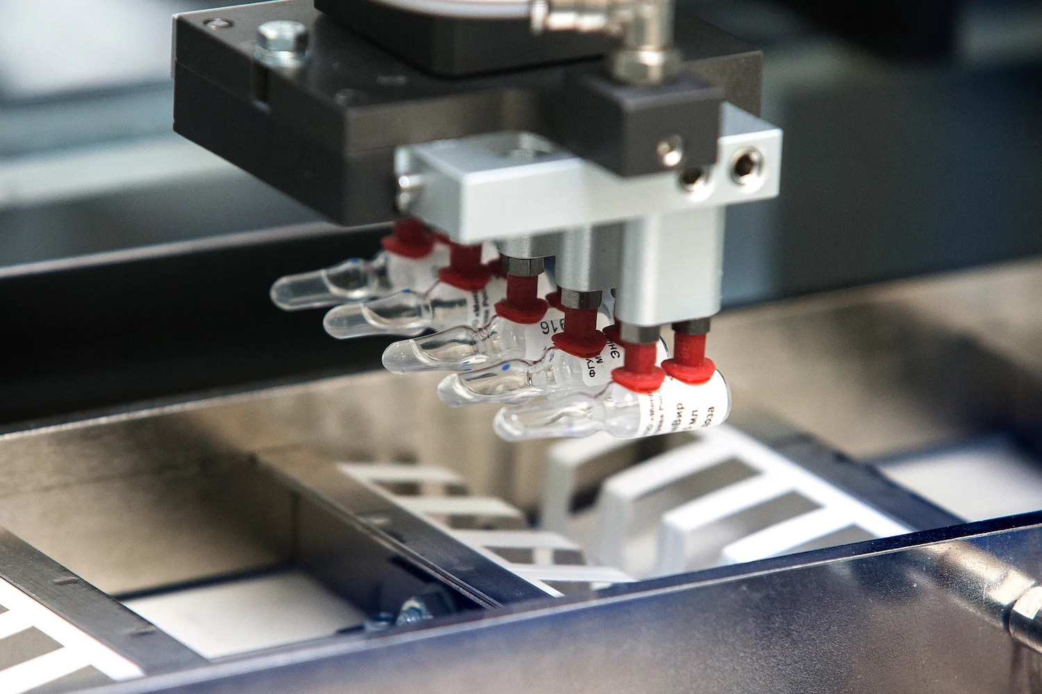 Ростех направил в регионы России первую в 2023 году партию вакцин 