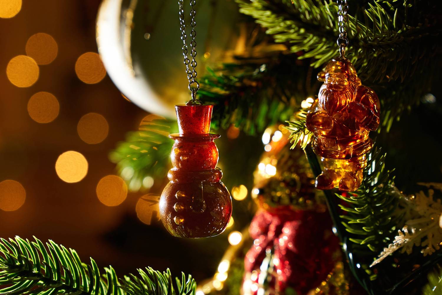 Янтарный комбинат Ростеха выпустил эксклюзивные наборы елочных игрушек