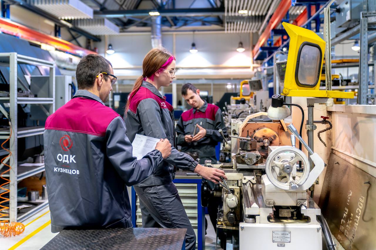 Студенты «Крыльев Ростеха» освоили профессию токаря