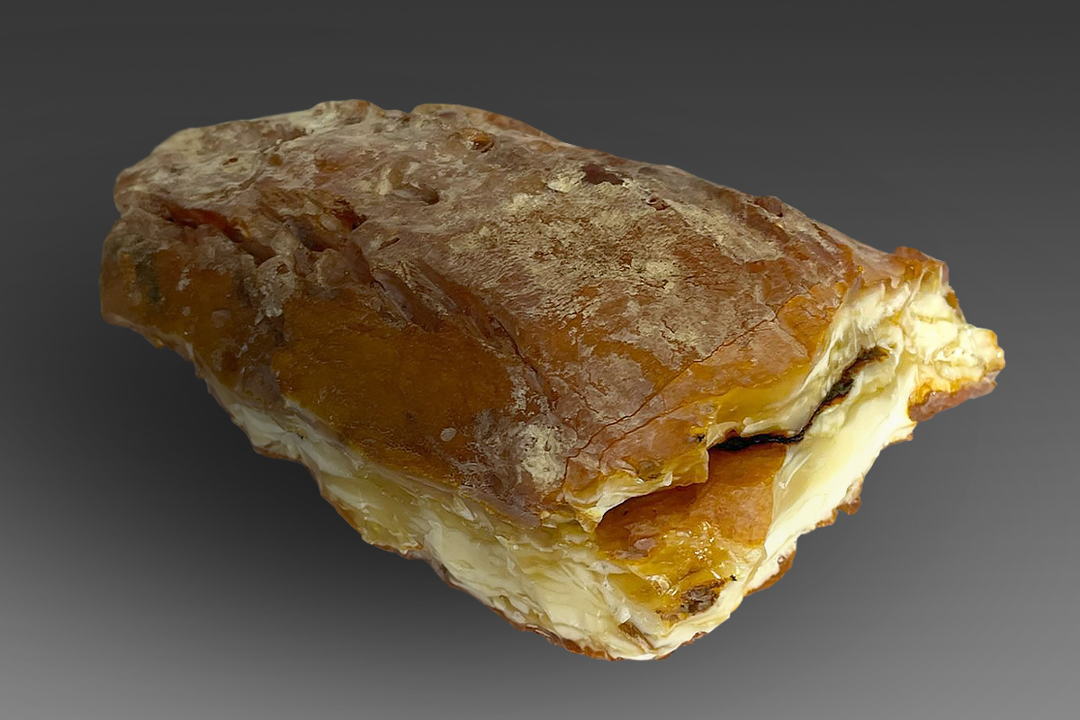 На Янтарном комбинате добыты два уникальных самородка