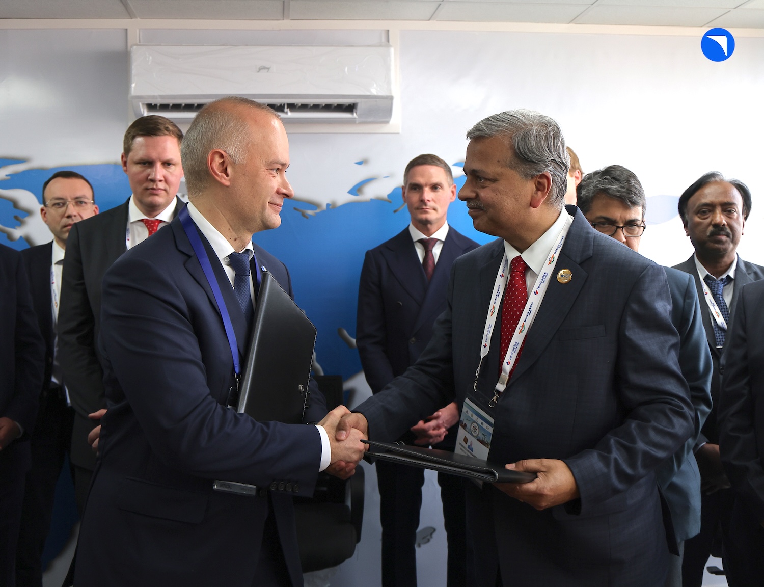 ОАК и HAL подписали договор о совместной деятельности по производству SJ-100 в Индии