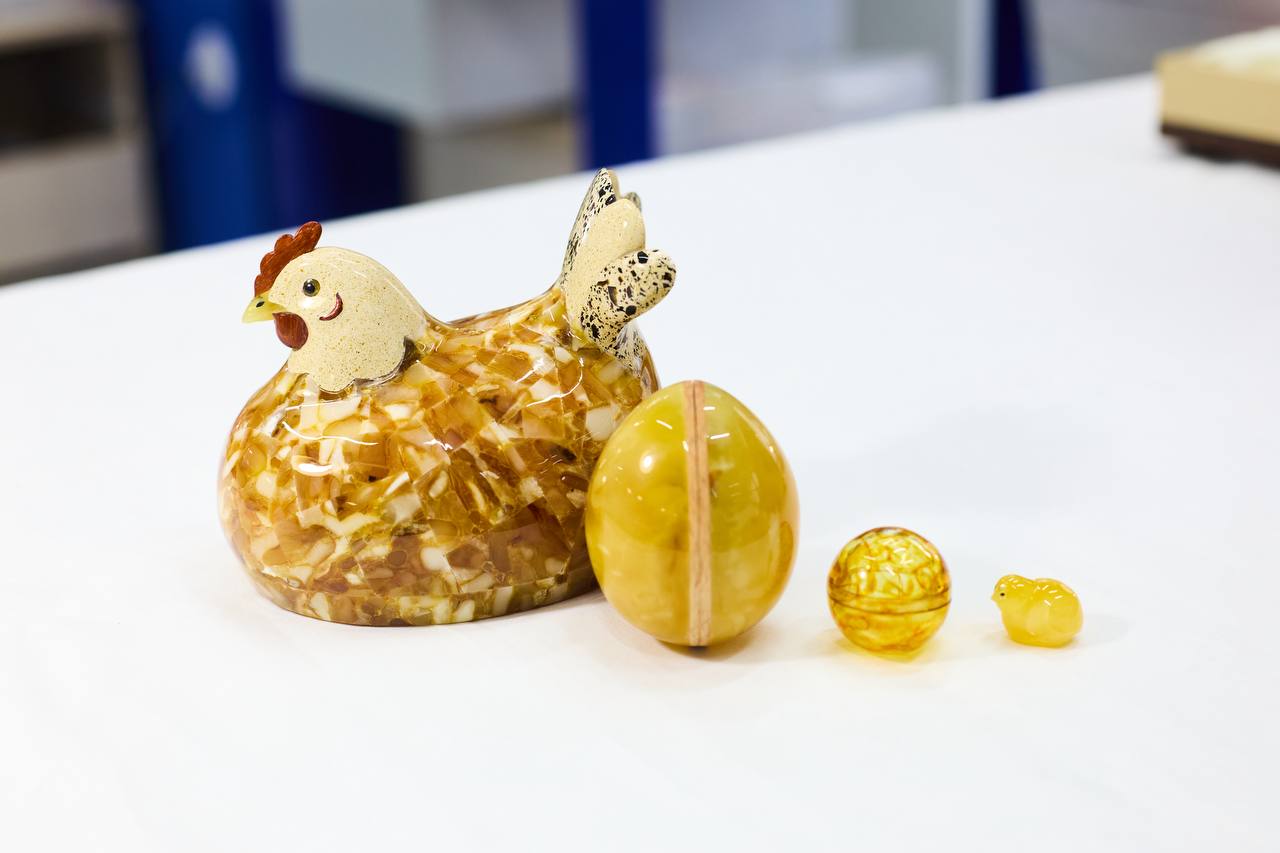 Янтарный комбинат покажет на AmberForum необычную курицу-матрешку