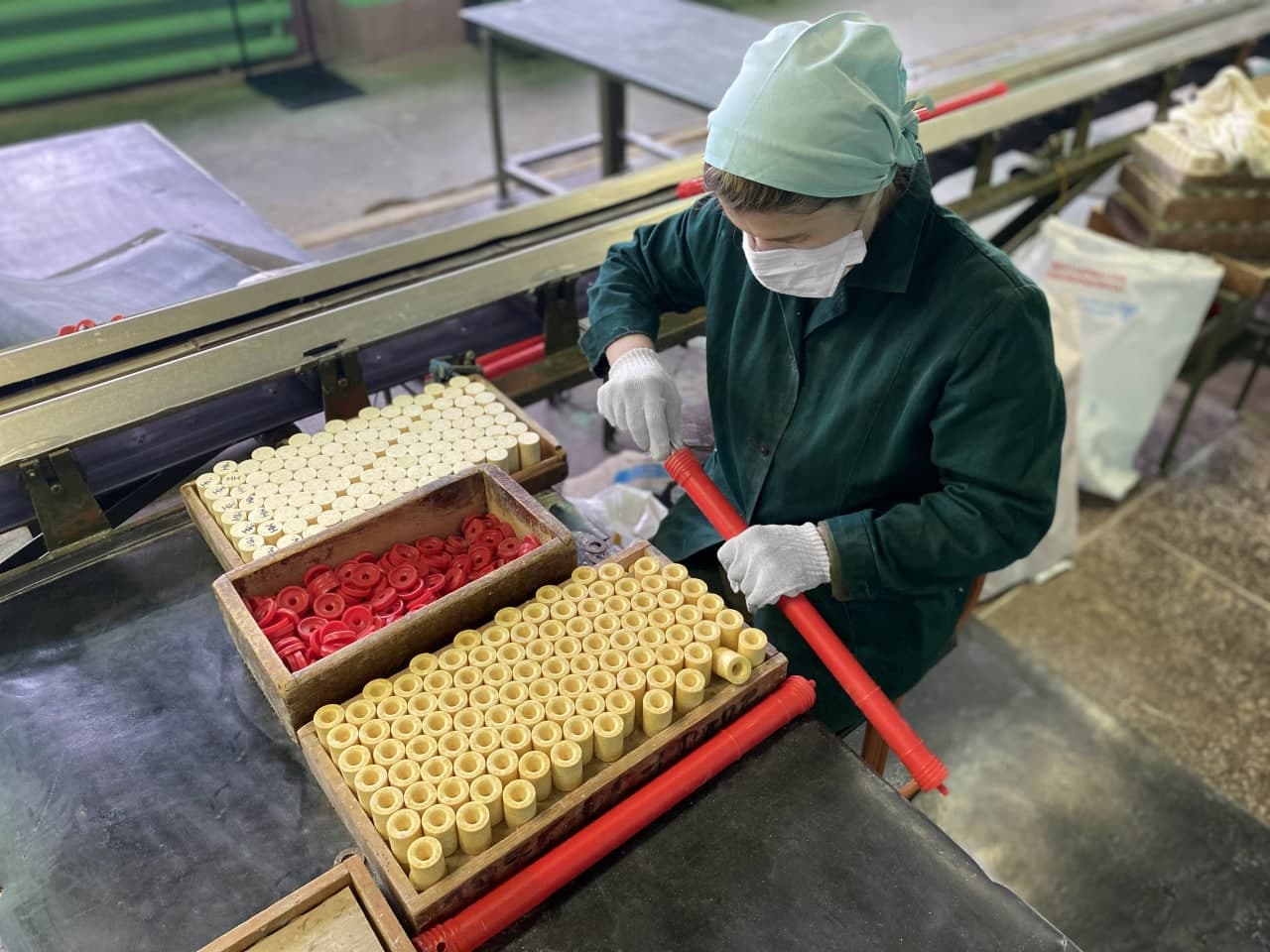 Новосибирский завод искусственного волокна повысит производительность труда