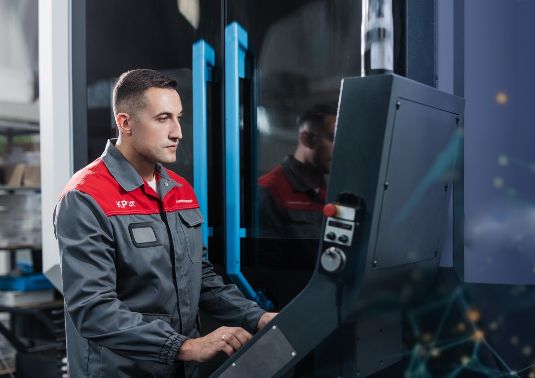 На тамбовском предприятии КРЭТ по программе переподготовки операторов станков с ЧПУ обучились 180 человек