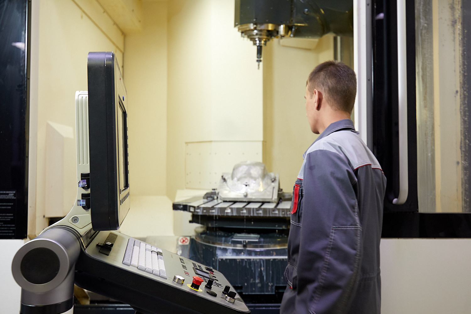 Порядка тысячи практикантов прошли подготовку на предприятиях «Швабе» за первое полугодие 2023 года