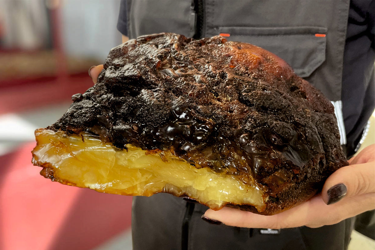 Янтарный комбинат добыл за две недели рекордное количество самородков 