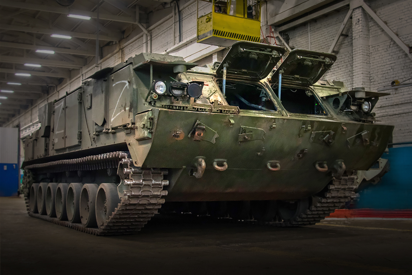 Липецкий механический завод передал заказчику отремонтированную гусеничную машину