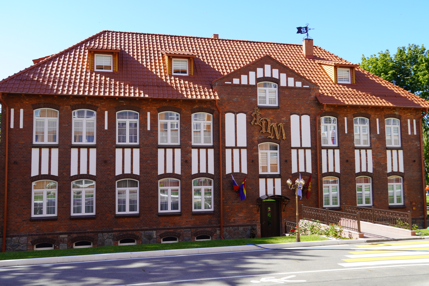 Первый в мире Дом янтарной моды открыт в Калининградской области 