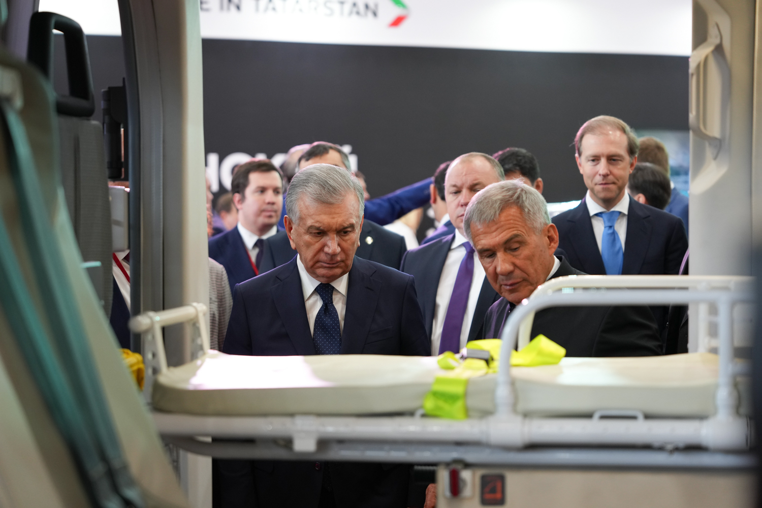 Президенту Узбекистана презентовали вертолет «Ансат»