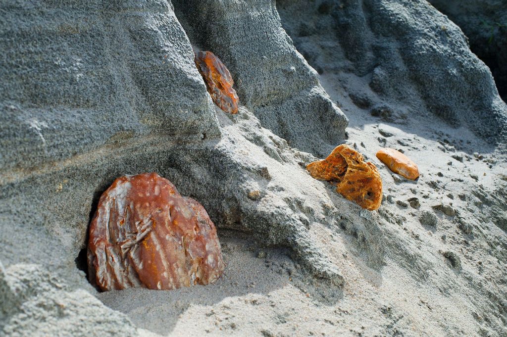 Калининградский комбинат в 2023 году на четверть увеличит добычу янтаря