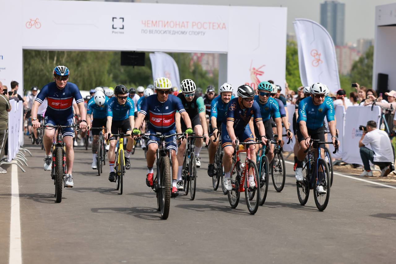Почти 200 сотрудников Ростеха приняли участие в корпоративном чемпионате по велоспорту в честь 80-летия Победы