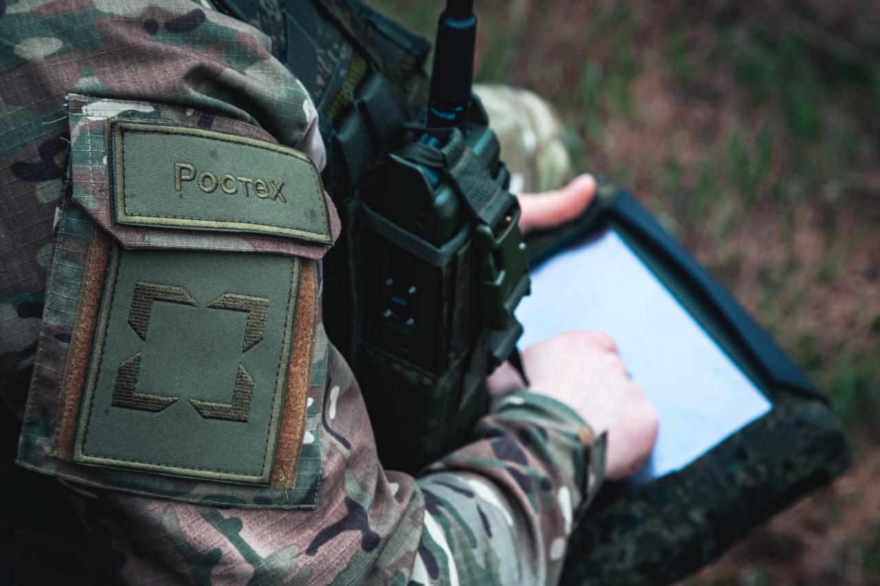 Ростех поставил в войска партию комплексов управления огнем артиллерии «Планшет-А»