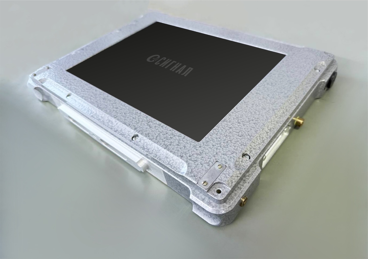 «Росэл» разработал сверхнадежный планшет для аппаратуры связи