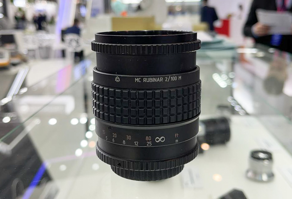 Ростех представил на «Иннопроме» объективы для профессиональной фотосъемки