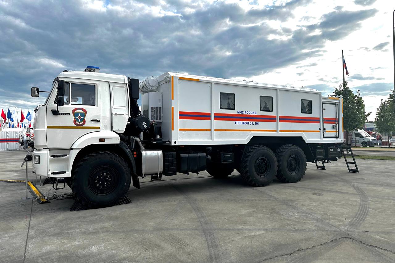 «Росэлектроника» представила мобильный пункт управления для МЧС России