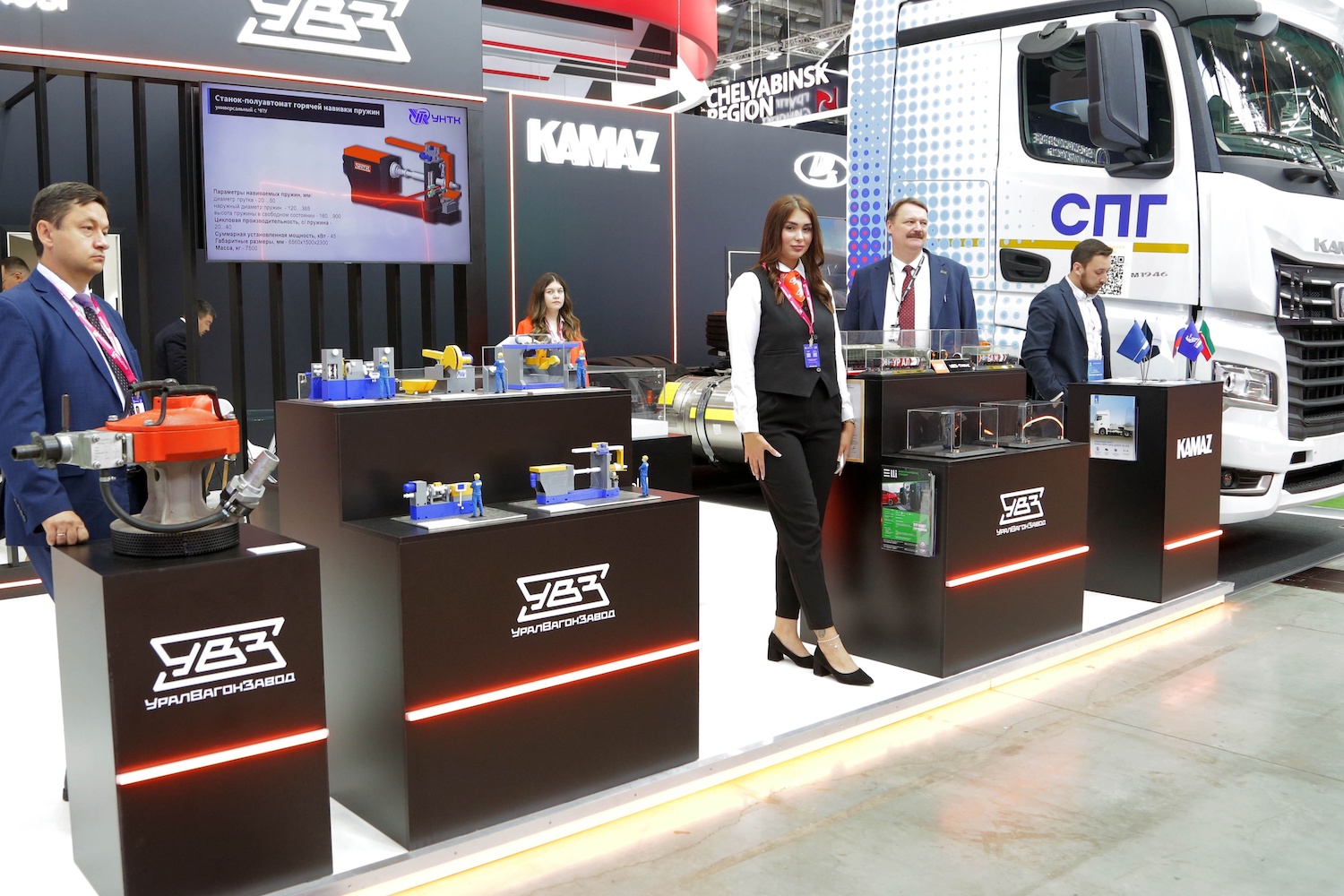 Уралвагонзавод представляет на «Иннопроме» инновационные вагоны, станки и новую электрозаправку