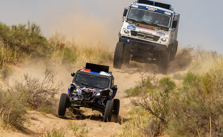 Дмитрий Сотников выходит в лидеры ралли «Шелковый путь-2022» в грузовом зачете