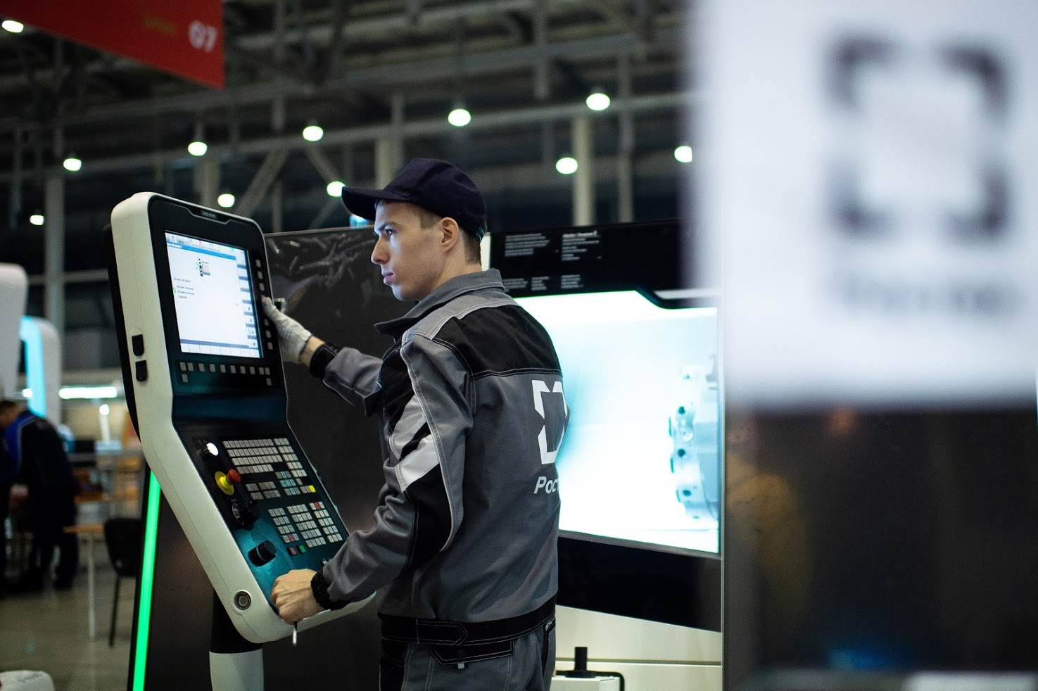 Ярославская область будет готовить мультиспециалистов для авиастроительных предприятий Ростеха