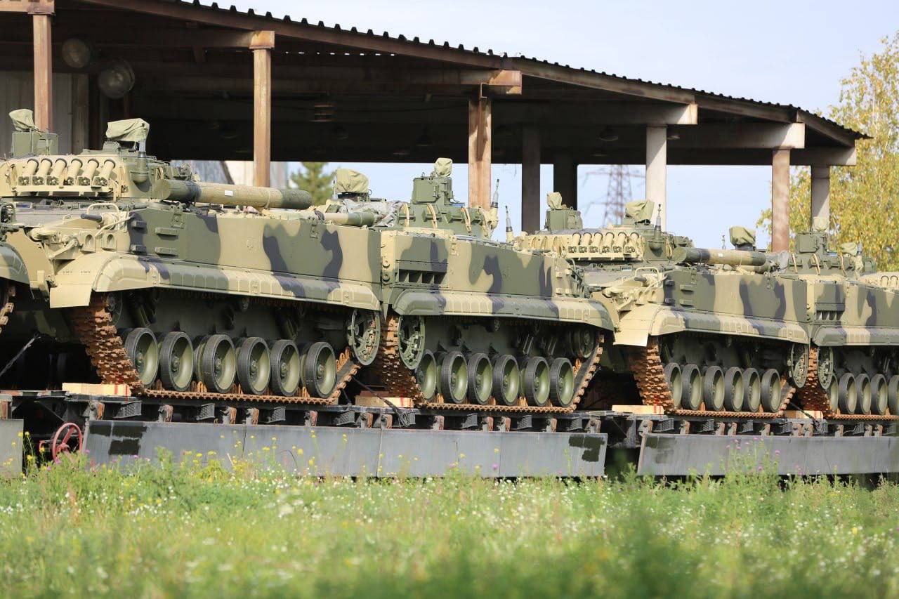 Ростех поставил в войска новую партию боевых машин пехоты БМП-3