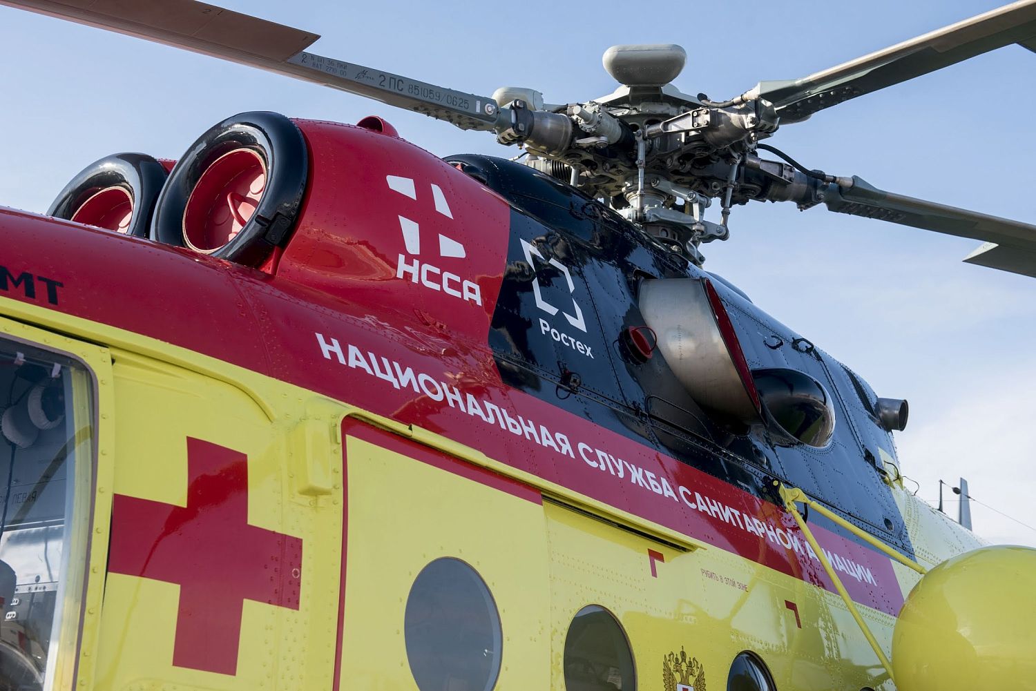 Санавиация Ростеха спасла моряка с тяжелой травмой руки