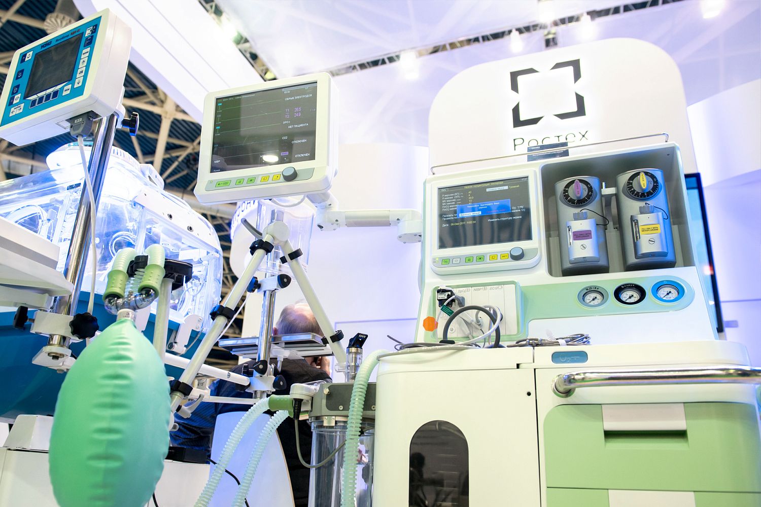 Ростех поставил в больницы и роддома Подмосковья более 30 наркозно-дыхательных аппаратов