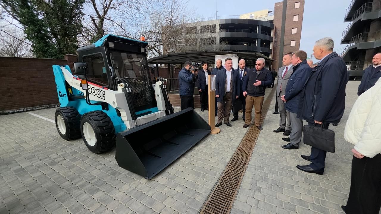 «Высокоточные комплексы» представили электрический мини-погрузчик АНТ 1000Е в Краснодарском крае