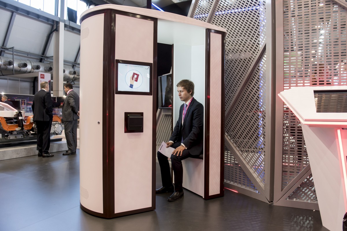 Более 20 тысяч москвичей оформили загранпаспорта с помощью криптобиокабин Ростеха