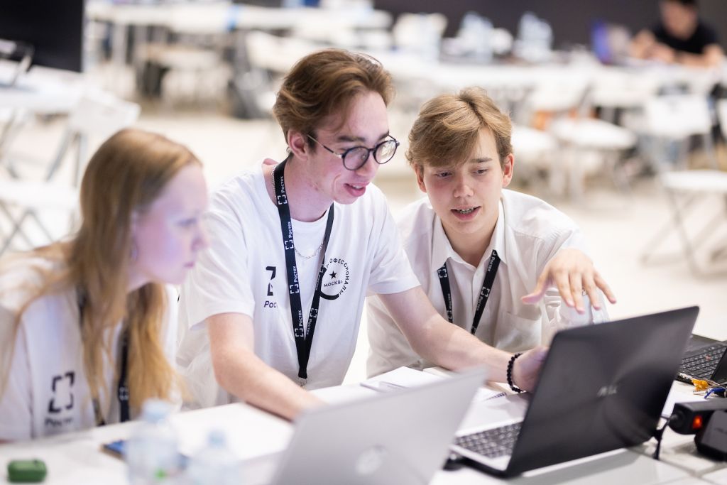 Порядка 5,5 тысяч школьников учатся в инженерных классах Ростеха