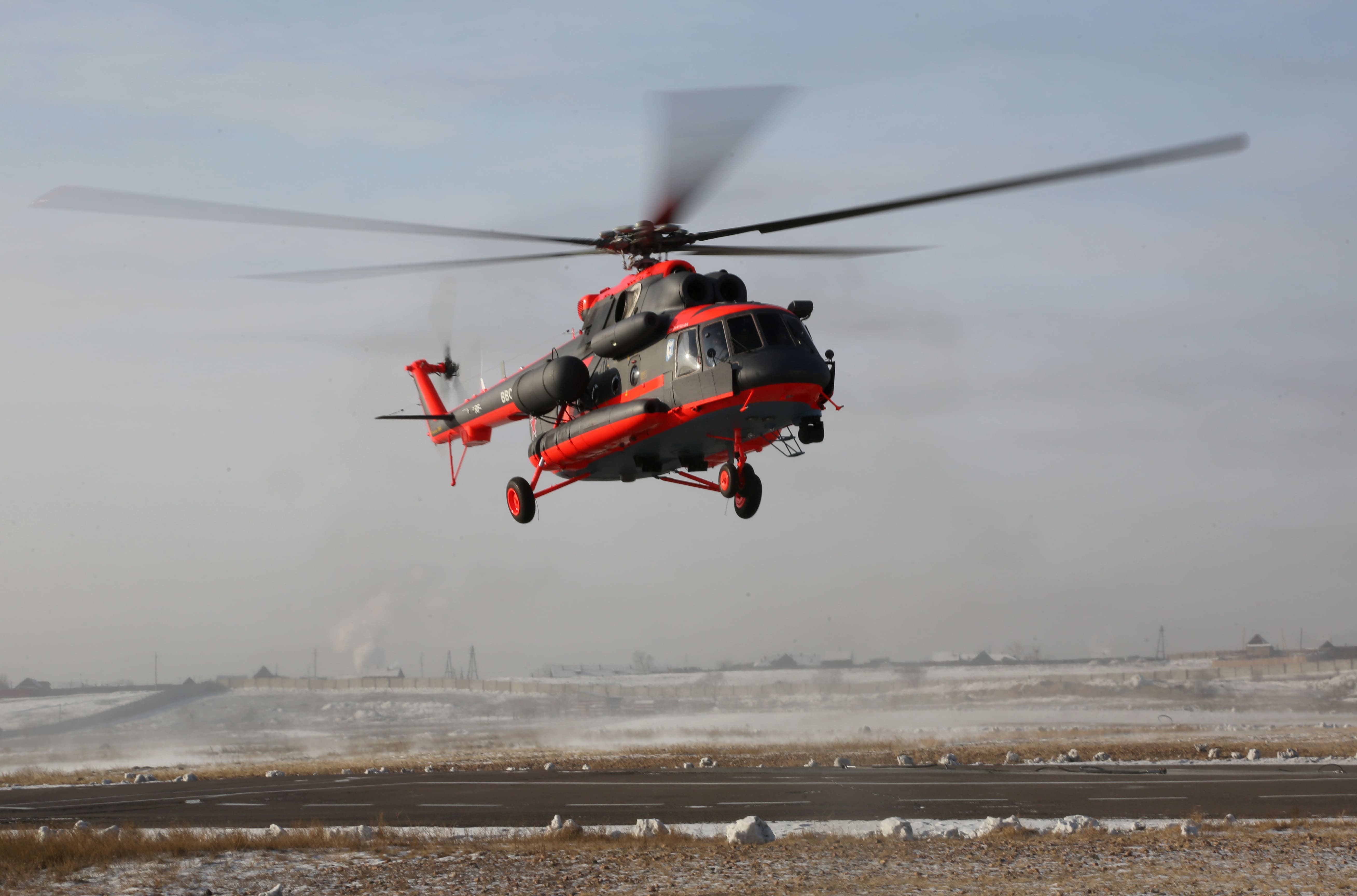 Ростех передал МЧС первые вертолеты для работы в Арктике 