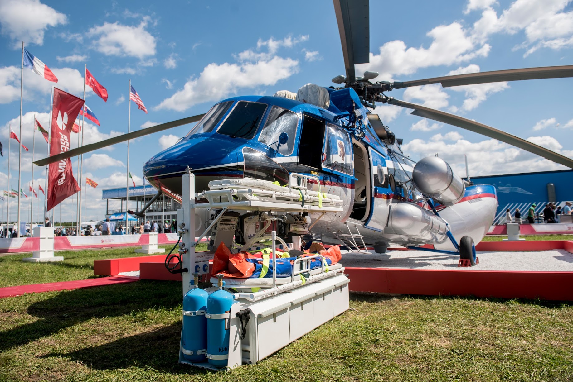 Ростех передал ГТЛК семь новых санитарных вертолетов