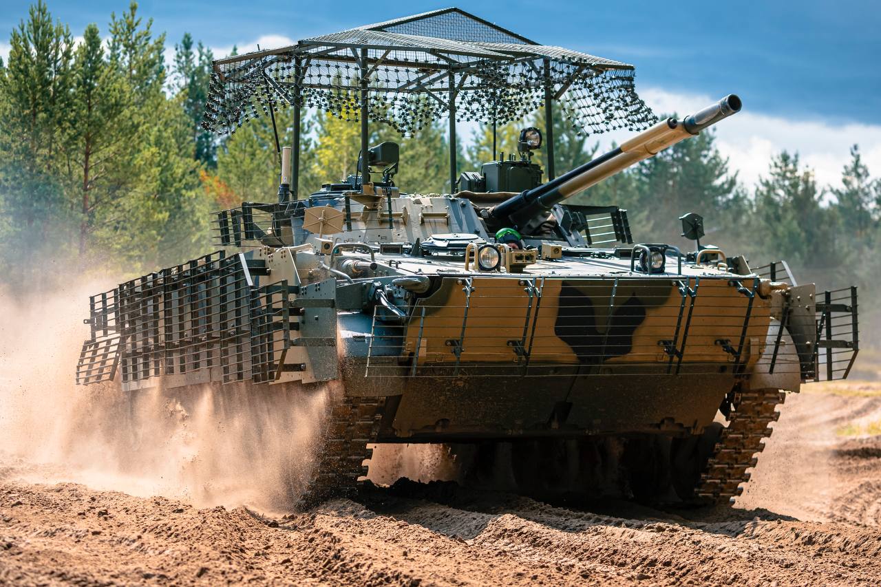 Холдинг «Высокоточные комплексы» в преддверии Дня Победы поставил в войска новую партию БМП-3