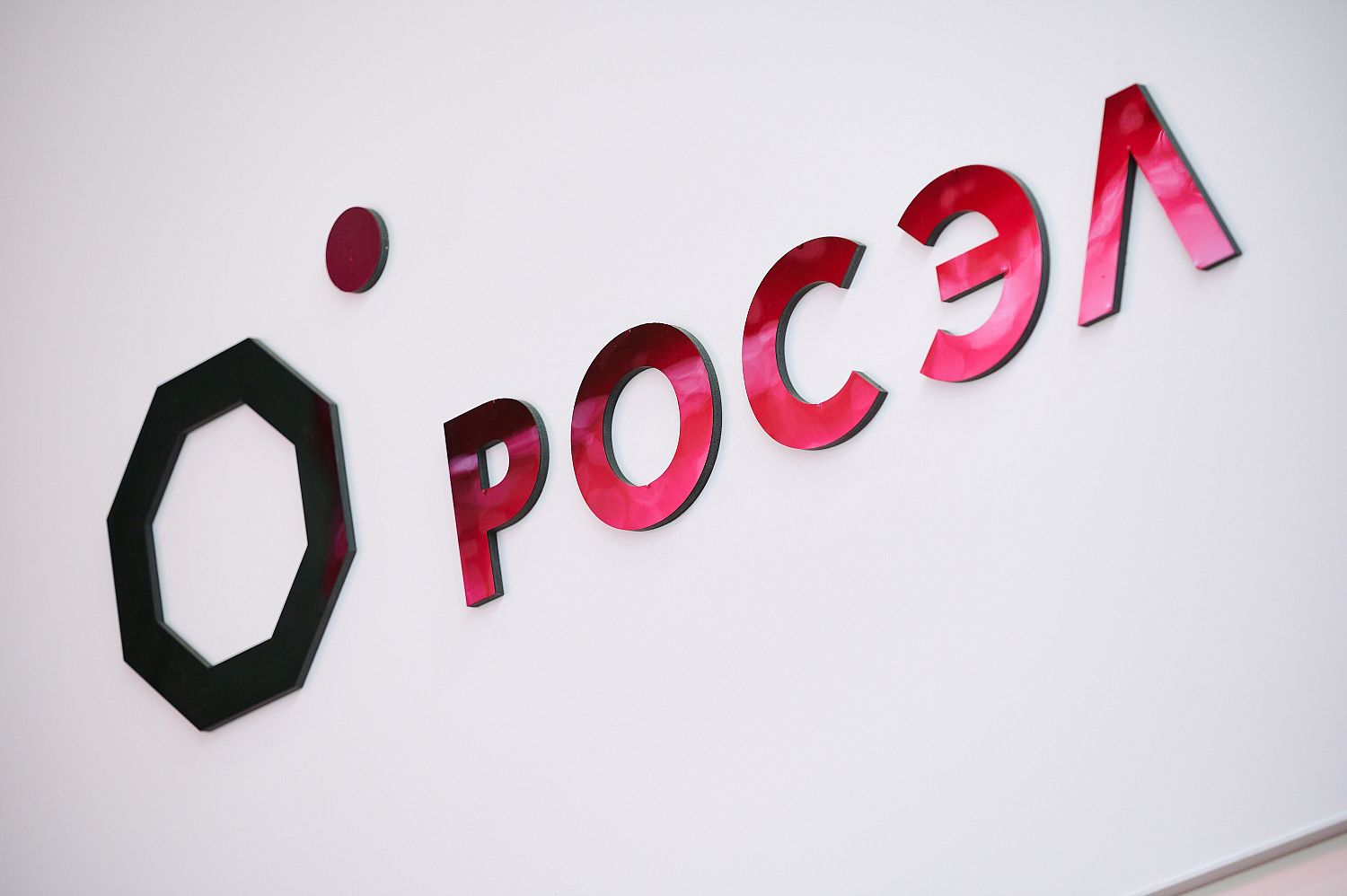 Линейка высокопроизводительных серверов для ИИ «Росэла» получила статус отечественной продукции