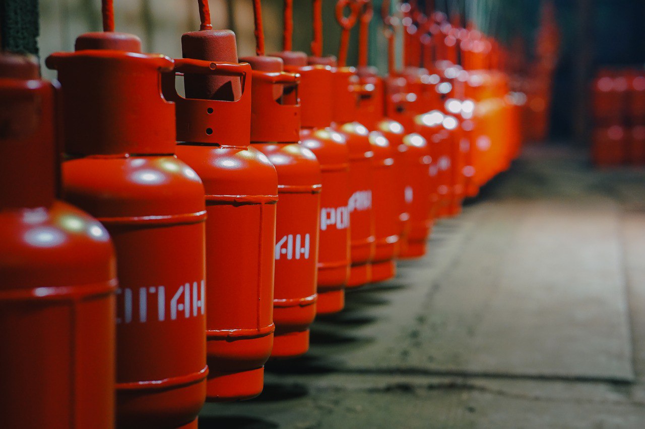 Волчанский механический завод отправил несколько тысяч газовых баллонов в Омскую область