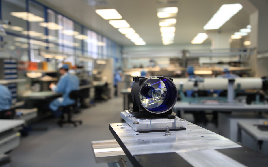 Уральскому оптико-механическому заводу – 185 лет