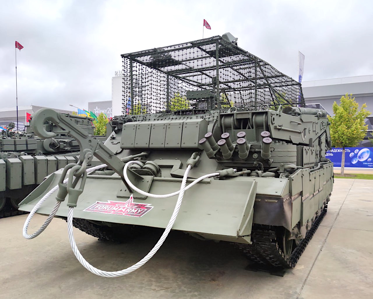 Концерн «Уралвагонзавод» отправил в войска партию модернизированных БРЭМ-80