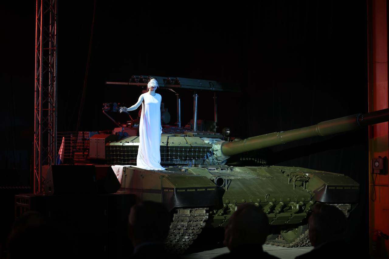 Омским машиностроителям показали рок-оперу 