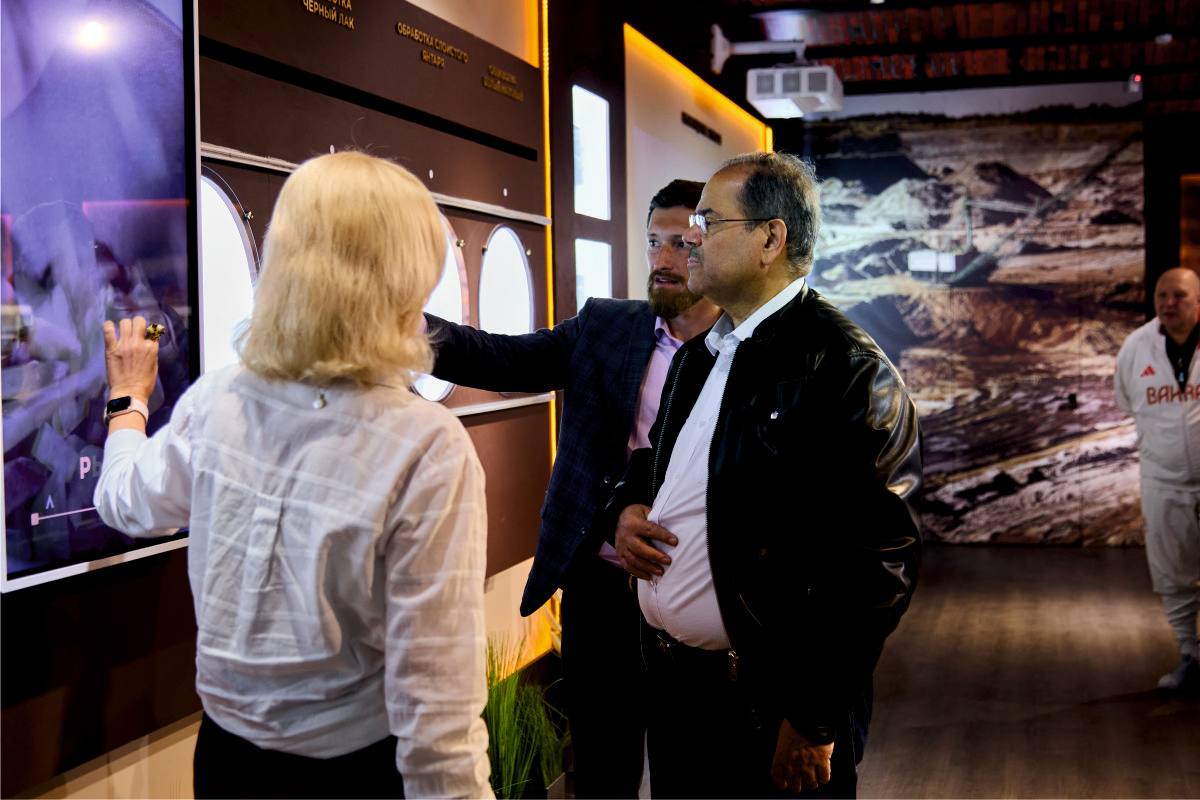 Янтарный комбинат Ростеха впервые посетил посол Бахрейна в России