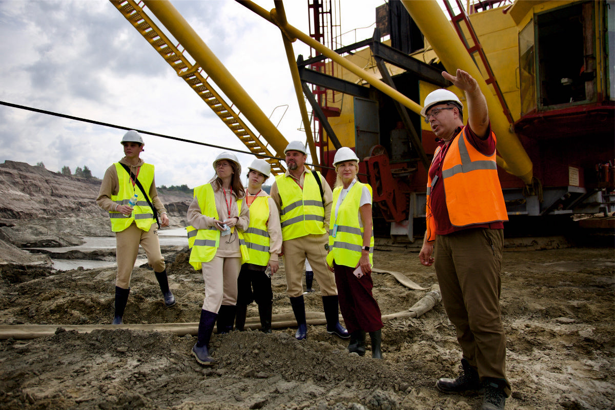 Янтарный комбинат начал проводить экскурсии на производство