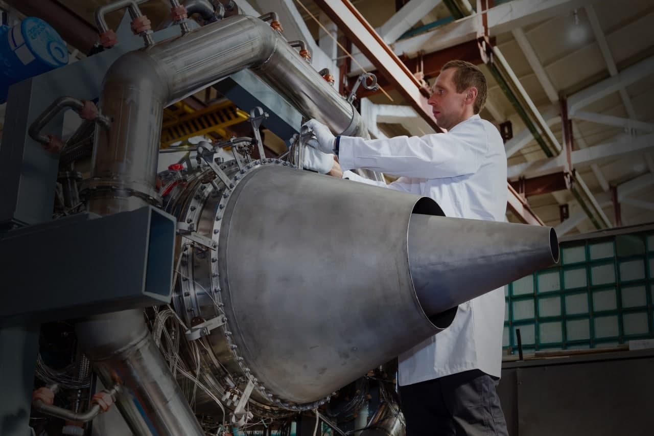 Ростех собрал первый опытный газогенератор двигателя ПД-8 для авиалайнера SSJ-NEW
