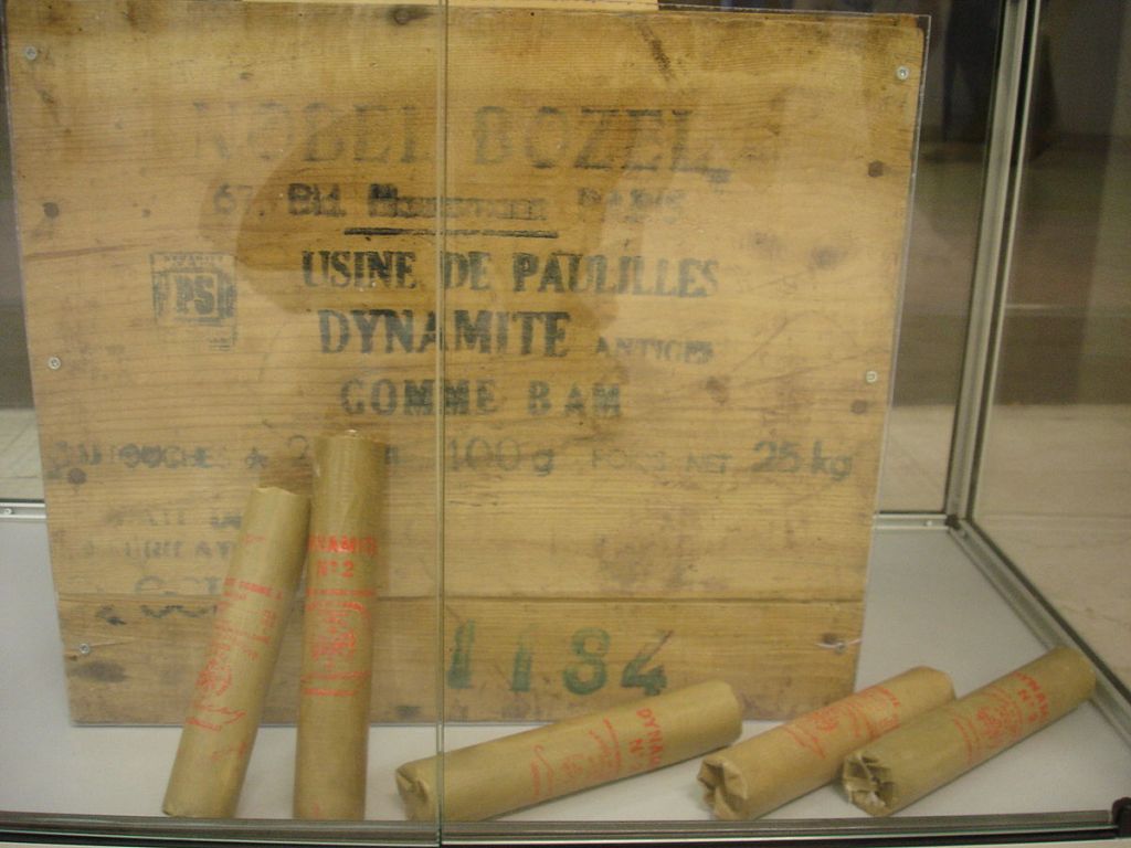 1200px-Caisse_dynamite_nobel_paulilles_expo.jpg 1200px-Caisse_dynamite_nobel_paulilles_expo.jpg
