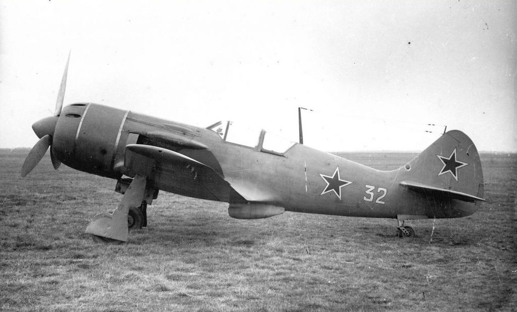 1.Samolet-130.-Prototip-La-9..jpg